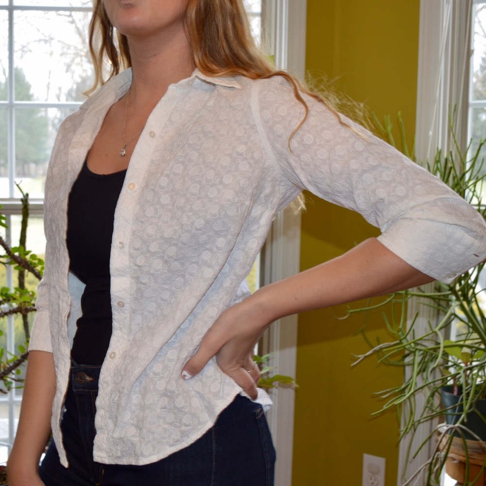 Beautiful White Gap Medium Button Down Blo - image 2
